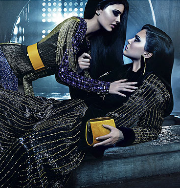 Kendall Y Kylie Jenner Golpe Para Creepily Sexual Balmain Ad (FOTO)